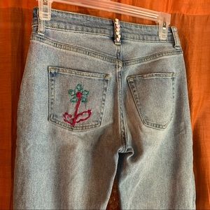 🍬90’s Flower Embroidered and Beaded jeans🍬
